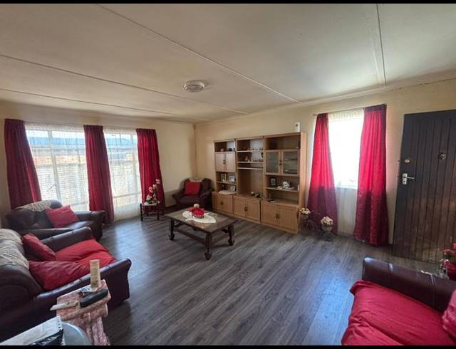 3 BEDROOM HOUSE FOR SALE IN ALBERTVILLE